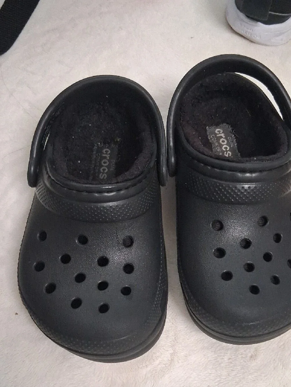 CROCS Kids Classic Clog with Fuzzy Lining - Black